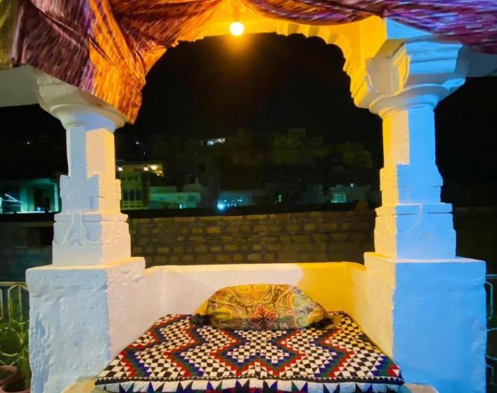 Bed and Breakfast Mirvana Guest House & Camel Safari