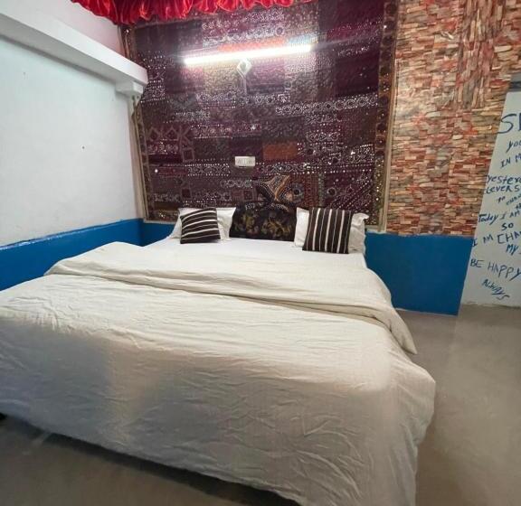 Bed and Breakfast Mirvana Guest House & Camel Safari