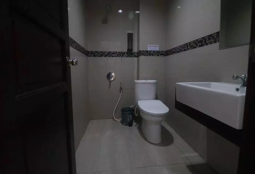 Hotelli Reddoorz Plus Near Universitas Negeri Makassar