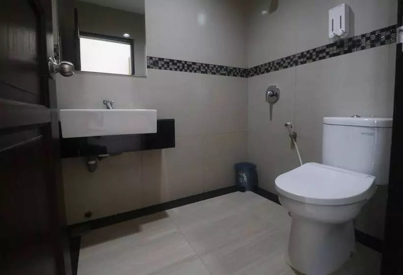 Hotelli Reddoorz Plus Near Universitas Negeri Makassar