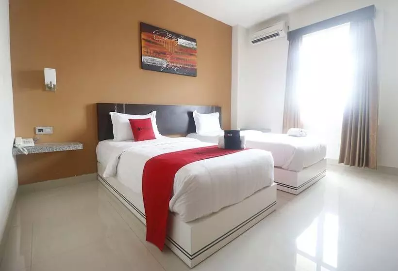 Hotelli Reddoorz Plus Near Universitas Negeri Makassar