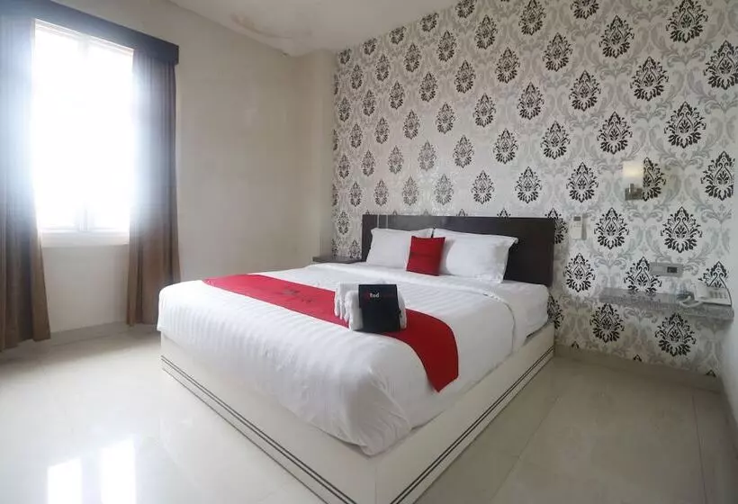 Hotelli Reddoorz Plus Near Universitas Negeri Makassar