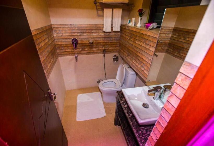 هتل Task International