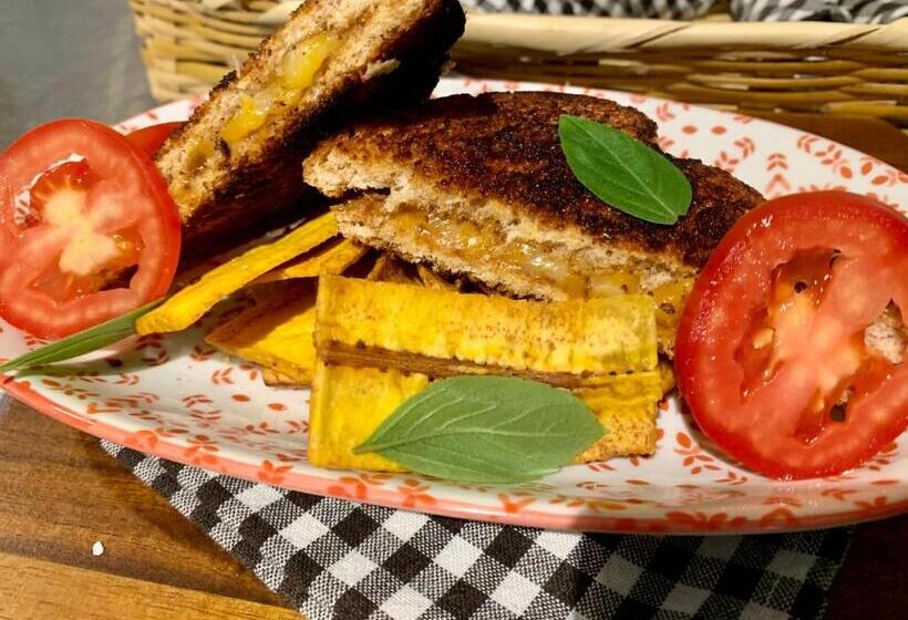 هاستل Boatique Hotel And Marina