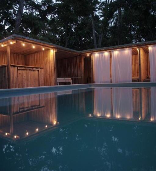 هاستل Boatique Hotel And Marina