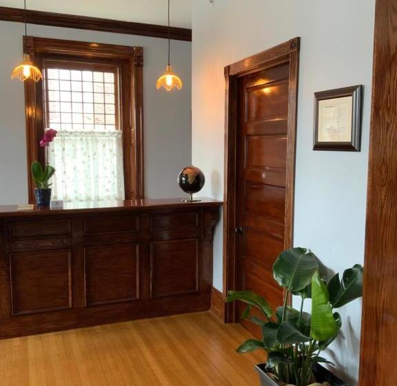 George Washington Wood Bed & Breakfast