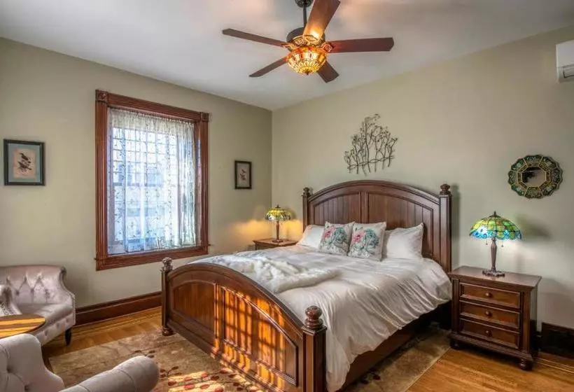 George Washington Wood Bed & Breakfast