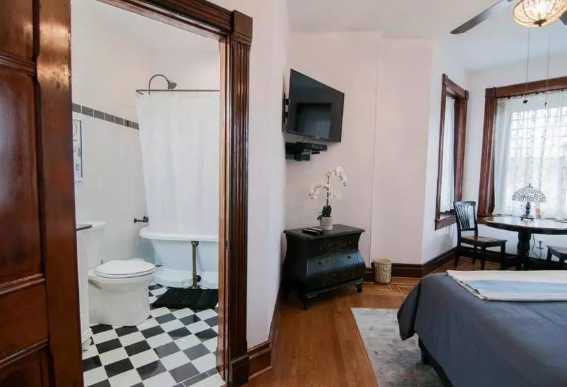 George Washington Wood Bed & Breakfast