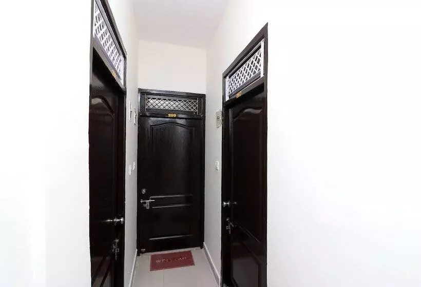 ホテル Oyo 23302 New Delhi Guest House