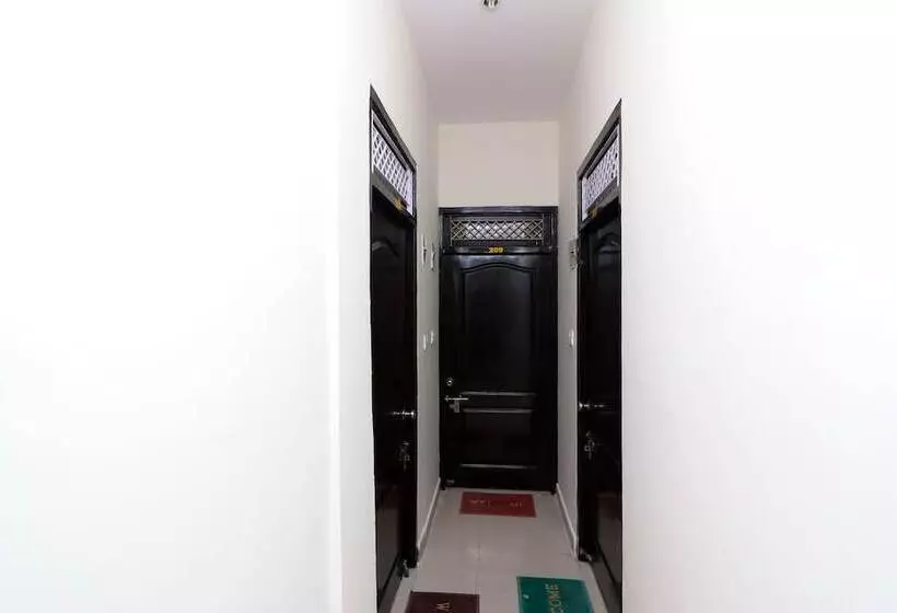 ホテル Oyo 23302 New Delhi Guest House