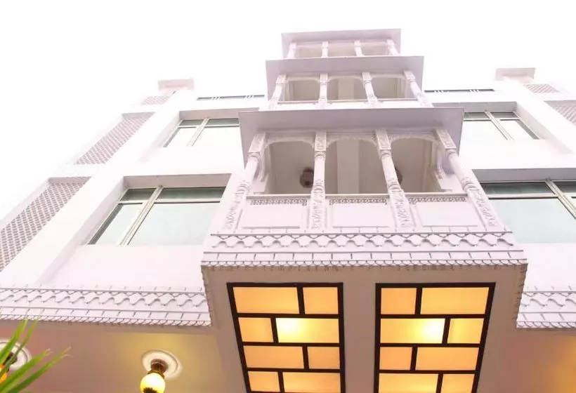 هتل Chit Chat Guest House