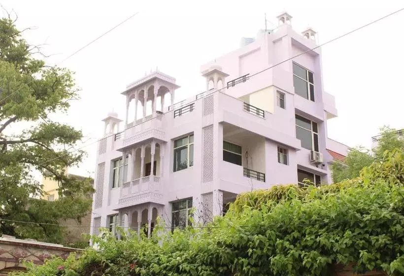 هتل Chit Chat Guest House