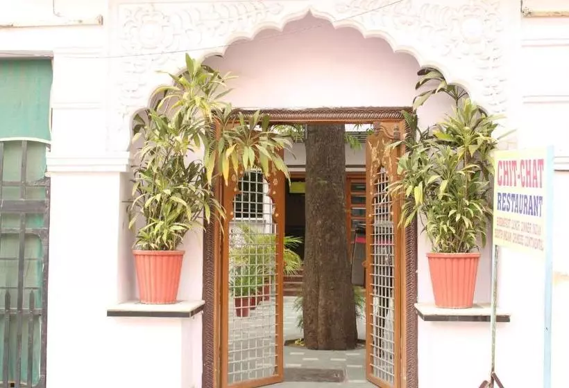 هتل Chit Chat Guest House