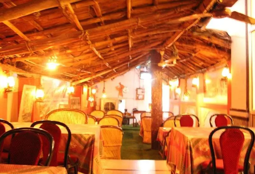 هتل Chit Chat Guest House