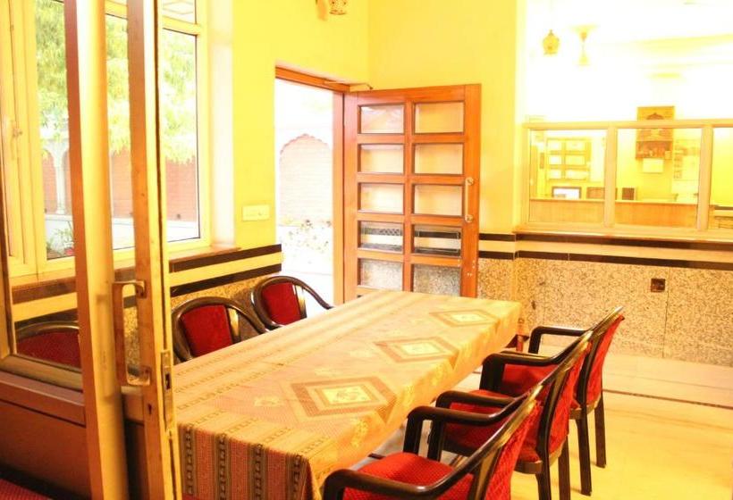 בית מלון כפרי Chit Chat Guest House