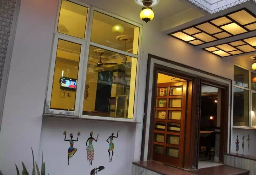 هتل Chit Chat Guest House