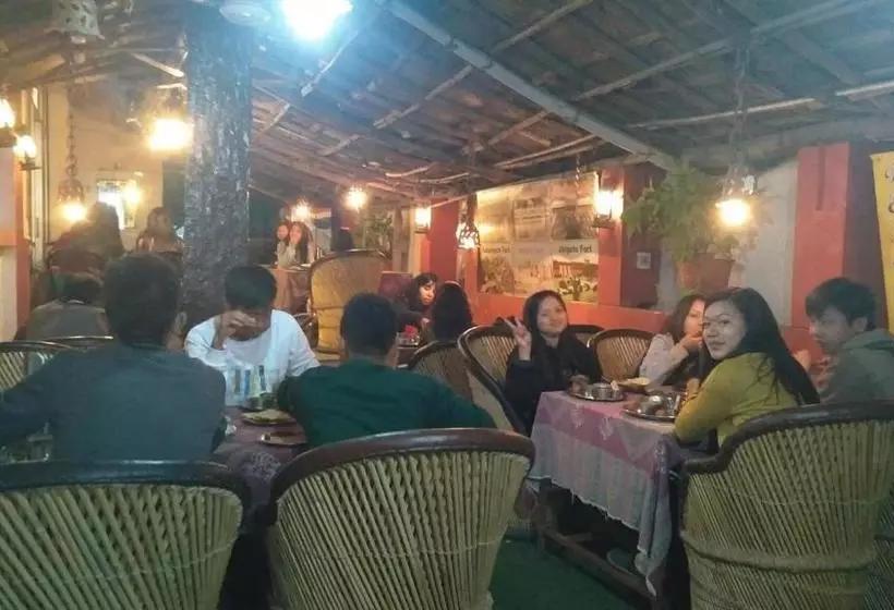 هتل Chit Chat Guest House