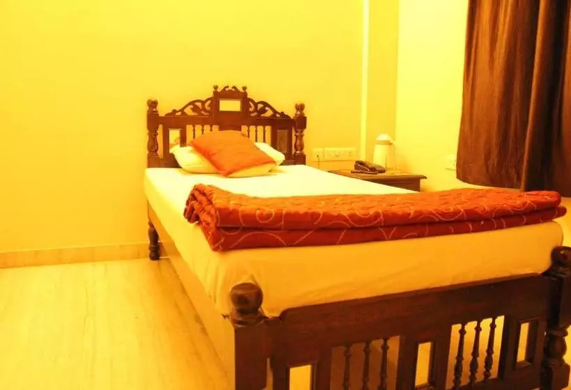 هتل Chit Chat Guest House