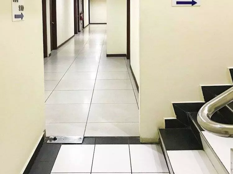 モーテル Pertama Lodge