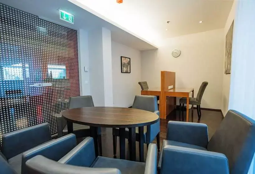 هتل Ibercity Wien Schönbrunn