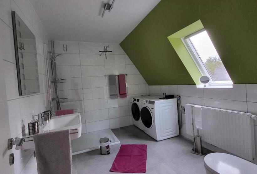 مبيت وإفطار Ullas Gästehaus