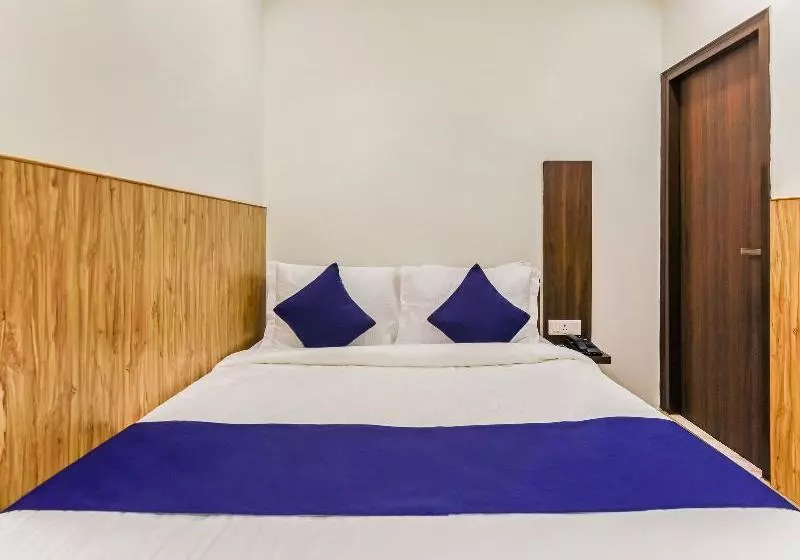 ホテル Silverkey Executive Stays 19389 Divine Inn