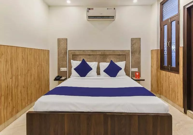 ホテル Silverkey Executive Stays 19389 Divine Inn