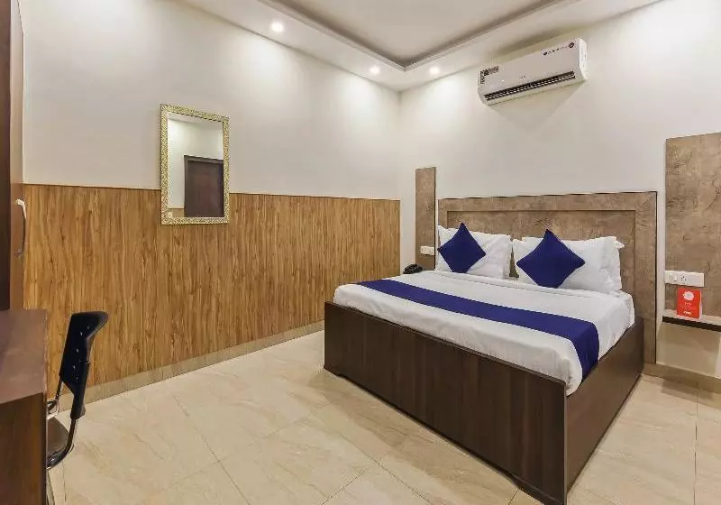 ホテル Silverkey Executive Stays 19389 Divine Inn