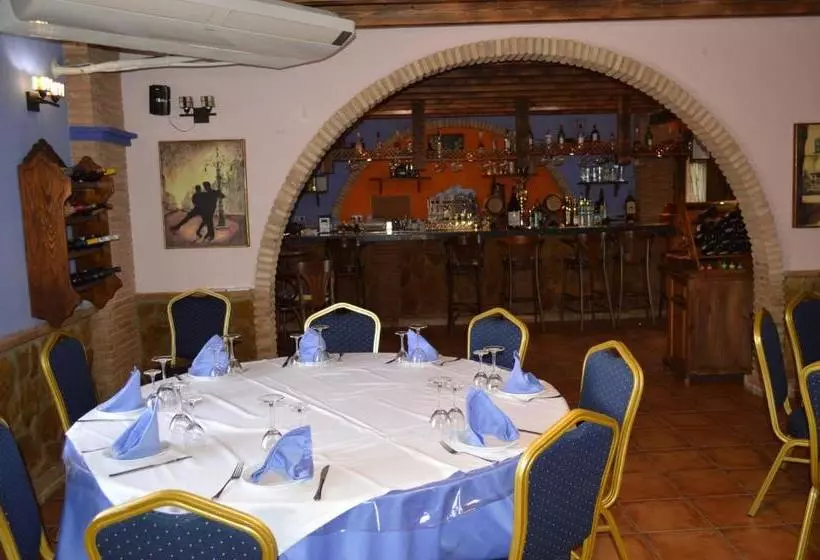 ペンション Resturante Hostal Tomas