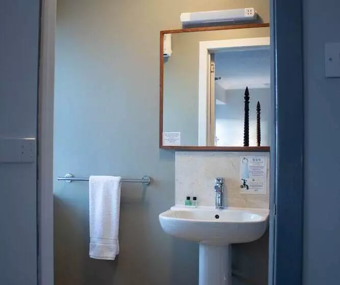 The Rosedale Hotel & Restaurant