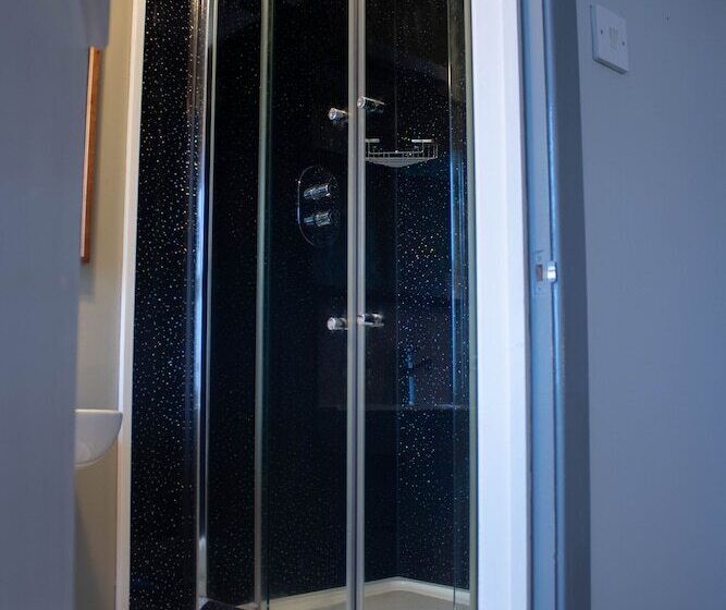 The Rosedale Hotel & Restaurant