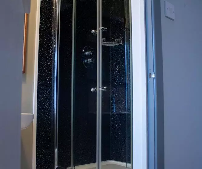 The Rosedale Hotel & Restaurant