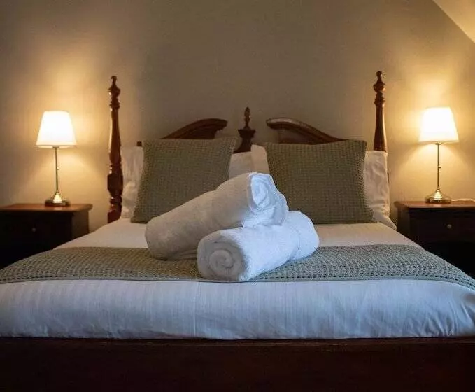 The Rosedale Hotel & Restaurant