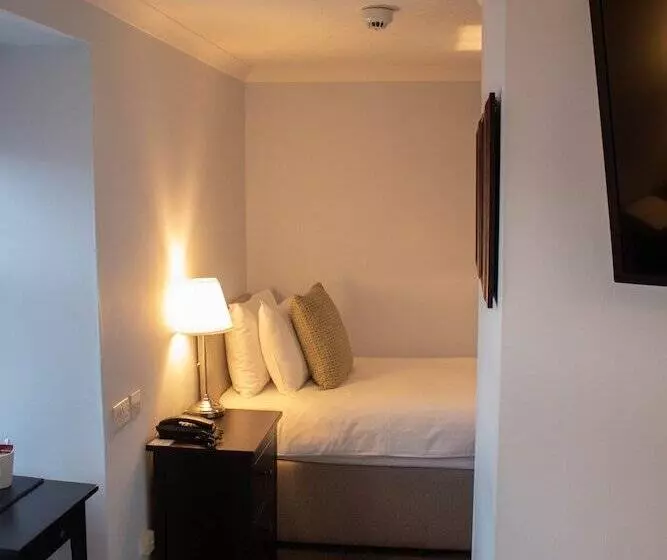 The Rosedale Hotel & Restaurant