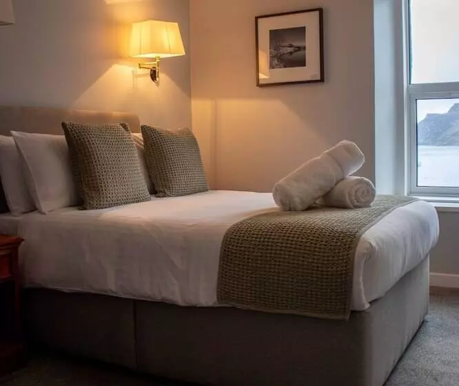 The Rosedale Hotel & Restaurant