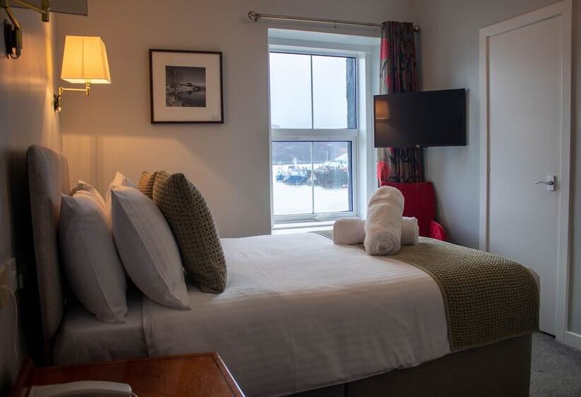 The Rosedale Hotel & Restaurant