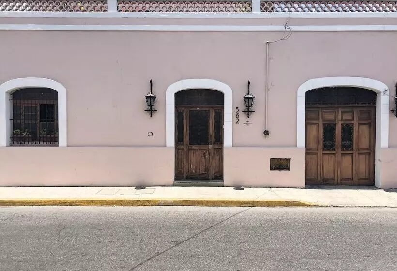 تختخواب و صبحانه Kuka Y Naranjo