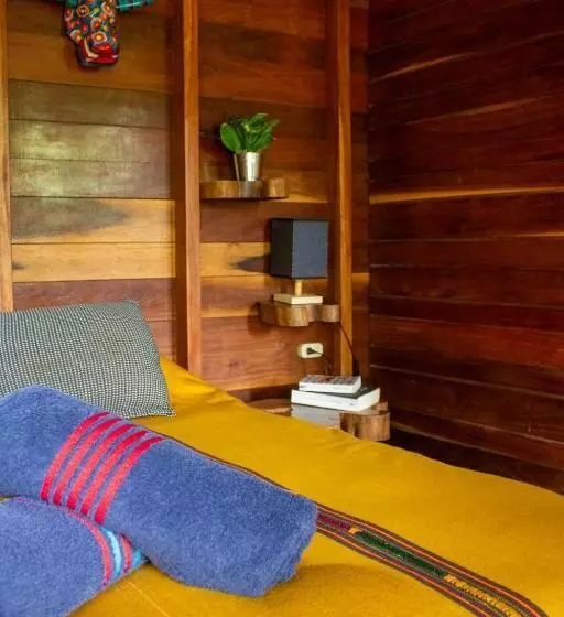 هتل Alice Guesthouse