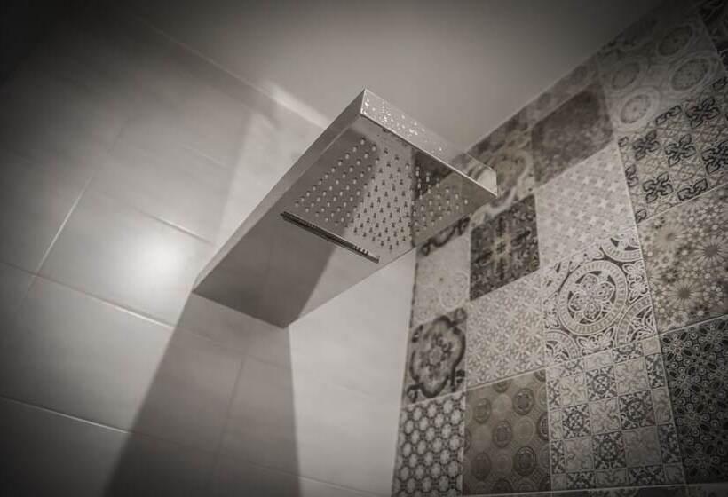 تختخواب و صبحانه Urban Relax