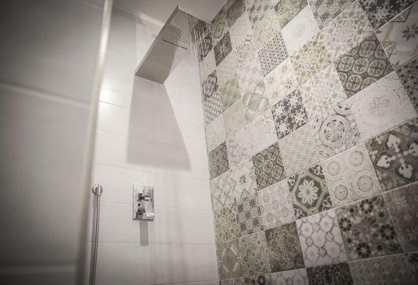 تختخواب و صبحانه Urban Relax