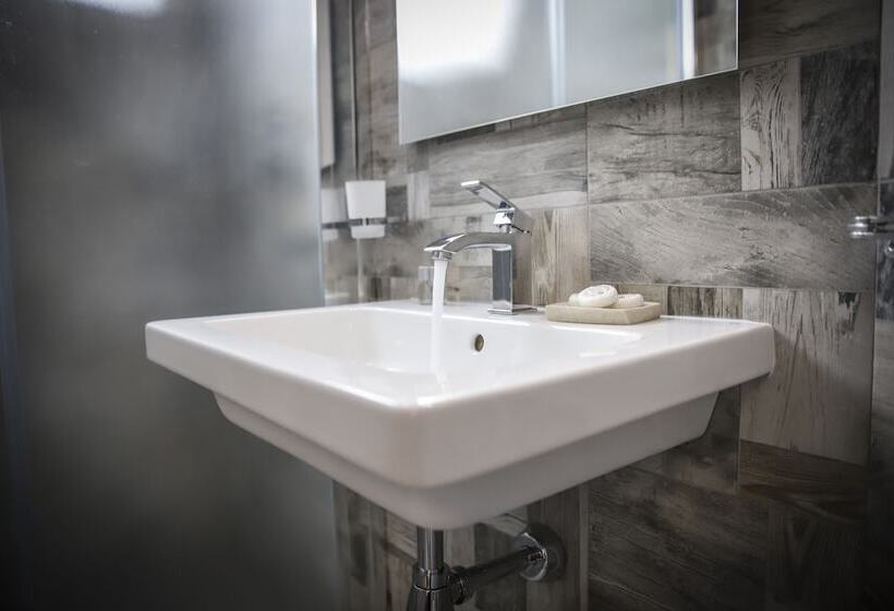 تختخواب و صبحانه Urban Relax