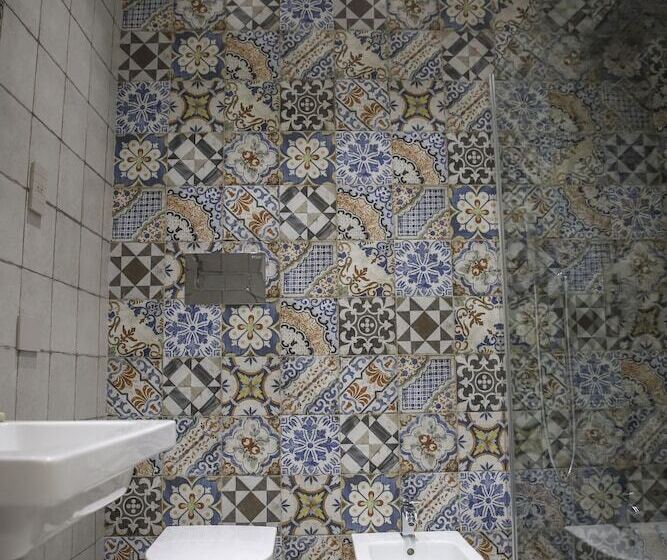 تختخواب و صبحانه Urban Relax