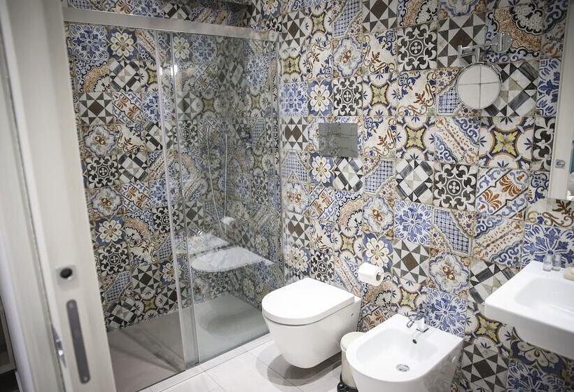 تختخواب و صبحانه Urban Relax