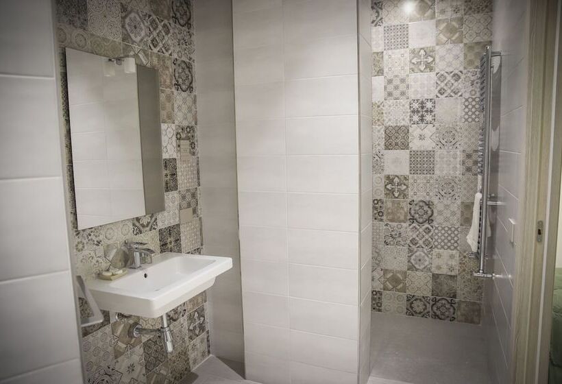 تختخواب و صبحانه Urban Relax