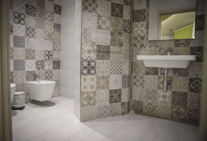 تختخواب و صبحانه Urban Relax