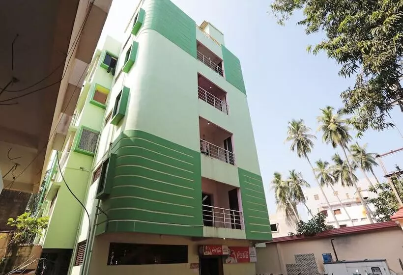 ホテル Janaki Residency