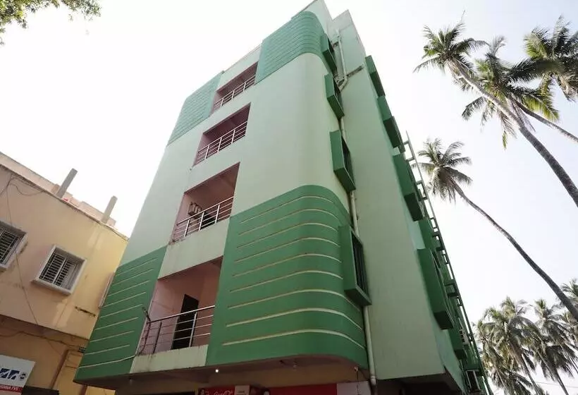 ホテル Janaki Residency
