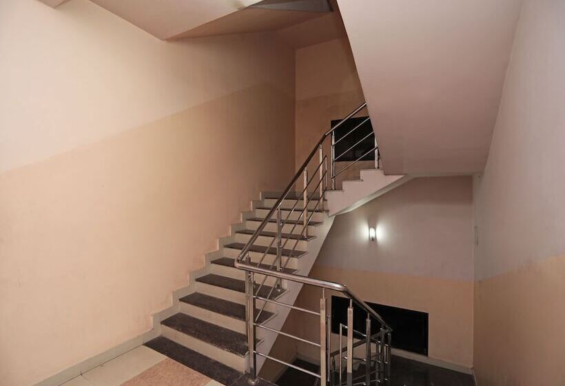 هتل Janaki Residency