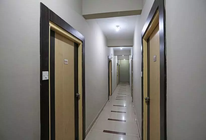 ホテル Janaki Residency