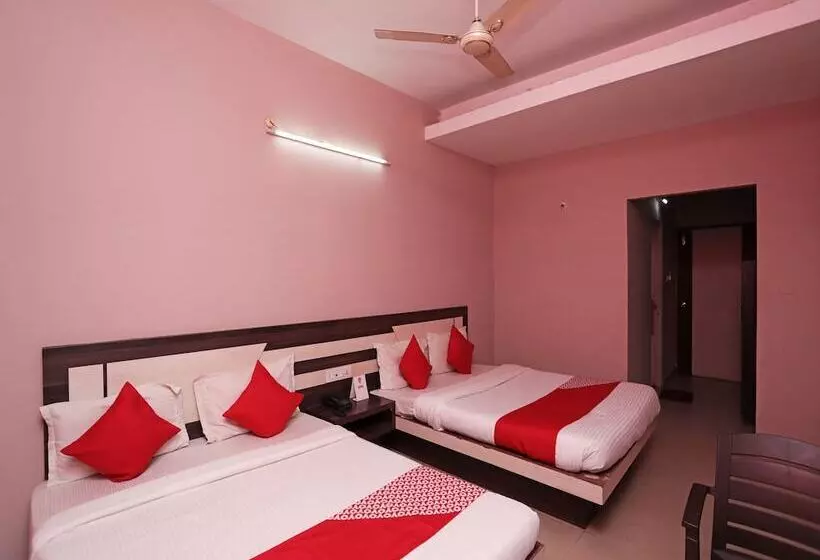 ホテル Janaki Residency